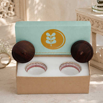 Eyelash packaging with wooden wheels on a decorative surface